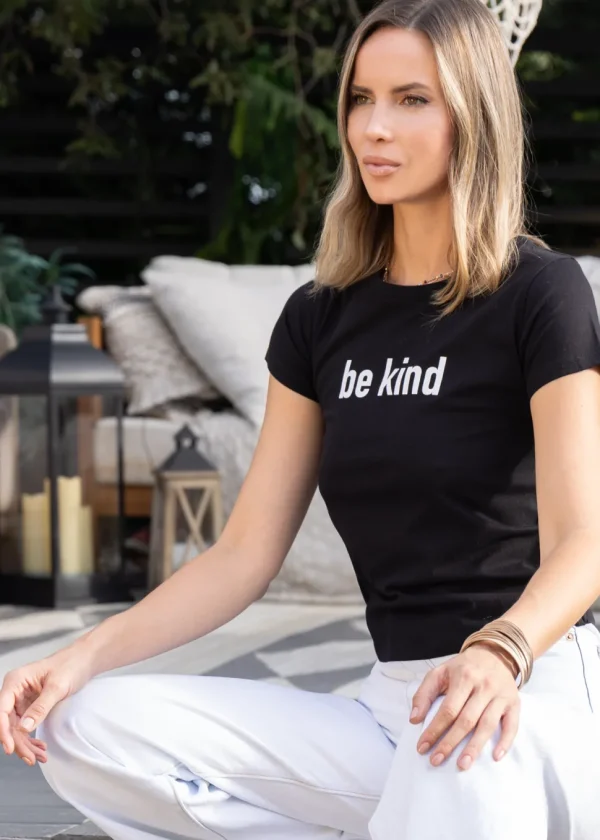 Be Kind' Graphic Tee